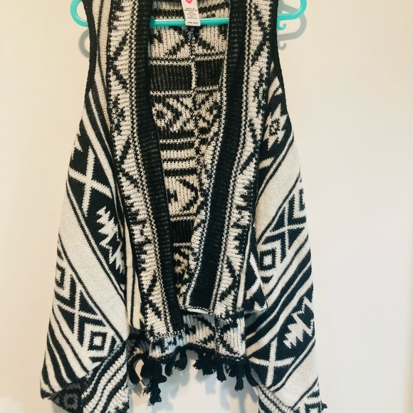 4 LITTLE GIRLS SWEATERS - Picture 4 of 11